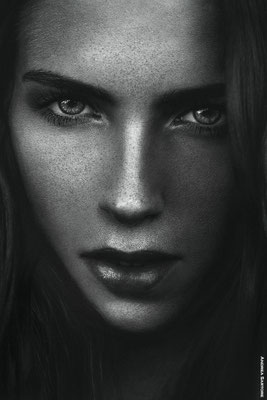 Fotografo moda Torino - shooting concettuale ombre luci