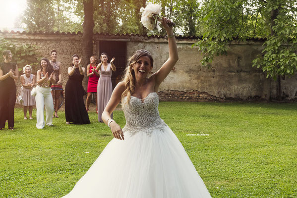 Studio fotografico matrimoni Torino - preparativi sposa vestizione