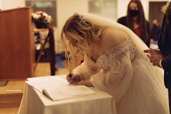 Studio fotografico matrimoni Torino - preparativi sposa vestizione