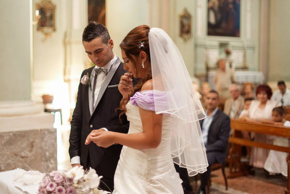 Studio fotografico matrimoni Torino - preparativi sposa vestizione