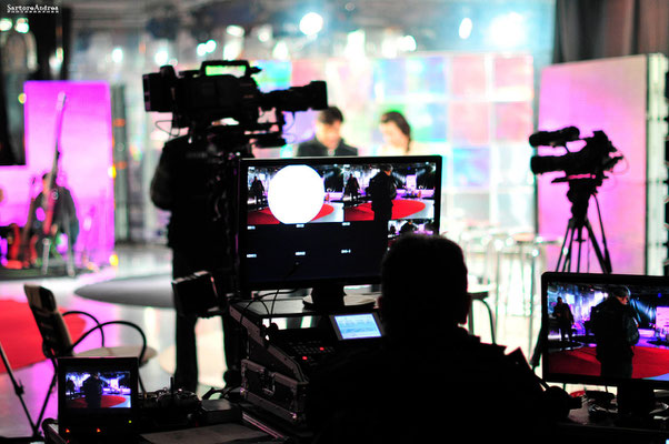TELEVISION PHOTOGRAPHER