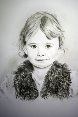 Zélie : crayon et fusain 70 cm x 90 cm