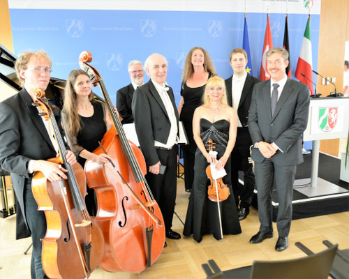 Betin Günes' Turkish Chamber Orchestra bei der Gedenkfeier zum 25. Jahrestag des Brandanschlags in Solingen am 29.05.2018 in der Staatskanzlei Düsseldorf - Foto: Frank Norden
