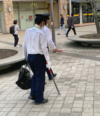Nichts bleibt liegen! Japan präsentiert sich sehr sauber. Abseits der Zentren sieht es teilweise anders aus.