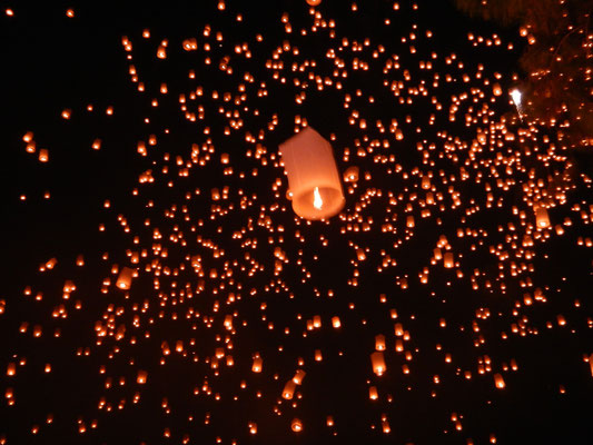 コムローイ祭