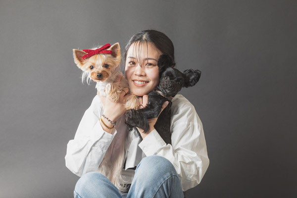 犬と家族の写真撮影
