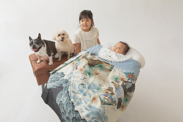 犬と家族の写真撮影