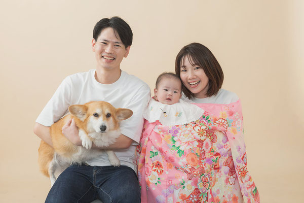 犬と家族の写真撮影