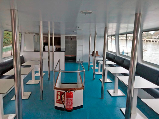 fiesta en barco para grupos grandes en Sevilla