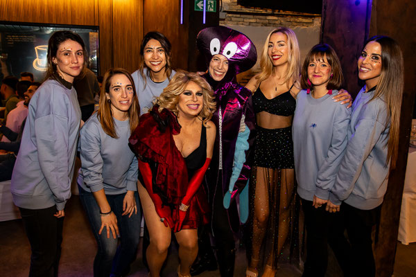 cena show para despedidas sevilla