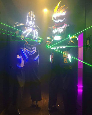 contratar un espectáculo de robot led para tu boda en Sevilla