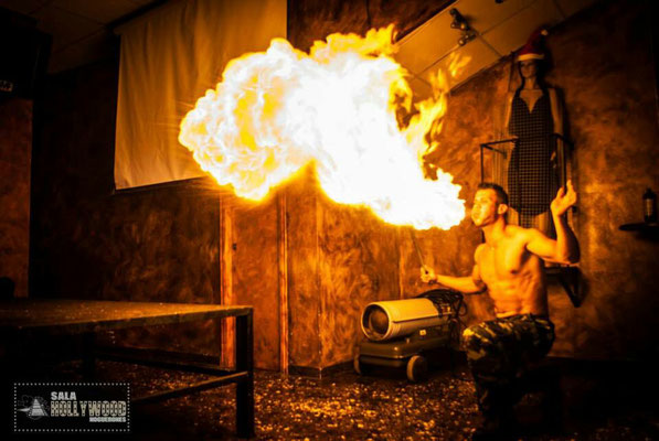 contratar un espectáculo de escupe fuego en Sevilla