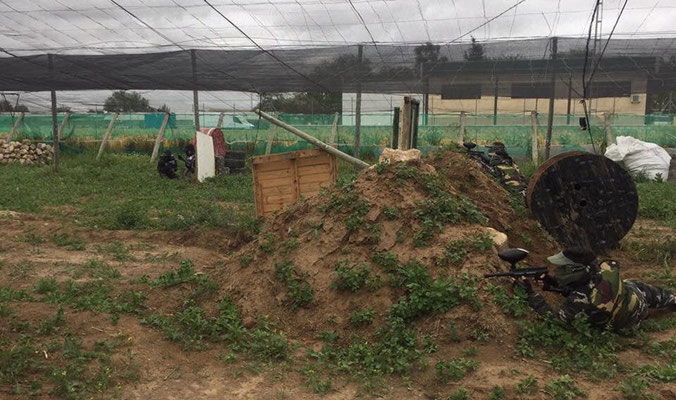 Jugar una partida de paintball en Cádiz, instalaciones de Chipiona