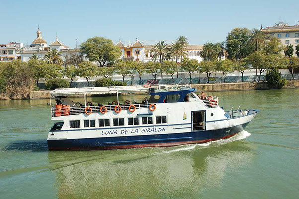 Barco Luna de la Giralda en Sevilla