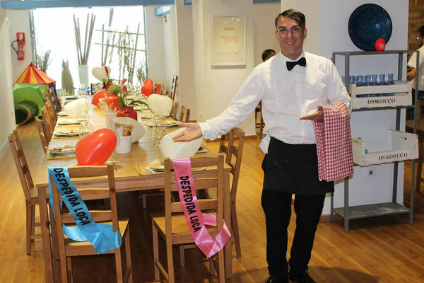 contratar un camarero falso infiltrado en Cádiz