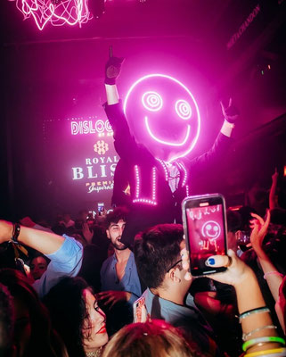 Contratar animación robot de luces para fiesta de cumpleaños Cádiz