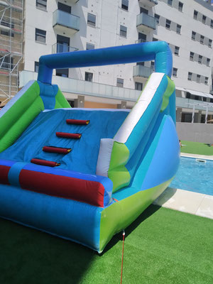 alquiler de globos hinchables para fiestas de piscina en Cadiz