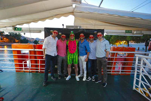 grupos en la boat party de Sevilla