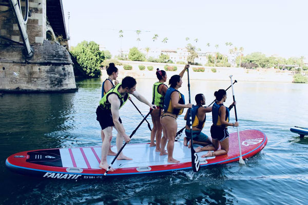 paddle surf gigante despedidas solteras Sevilla