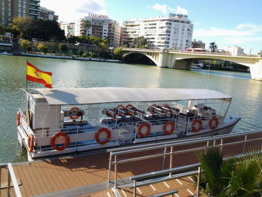 alquiler de barco para grupos grandes en Sevilla