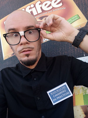 contratar un camarero falso infiltrado en Cádiz