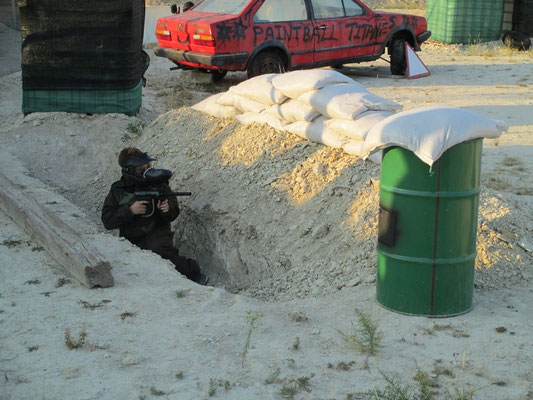 Jugar una partida de paintball para despedidas de solteros en Alicante