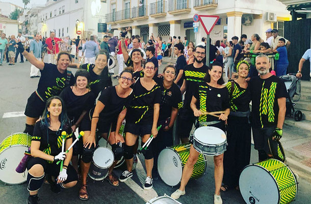 contratar batucada músicos para eventos Sevilla