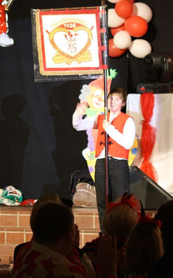 unser doppelter Stolz: neuer Fahnenträger mit neuer TSA Fahne