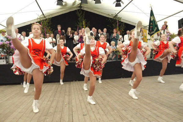 ...für die Trainerin Annika als Maikönigin