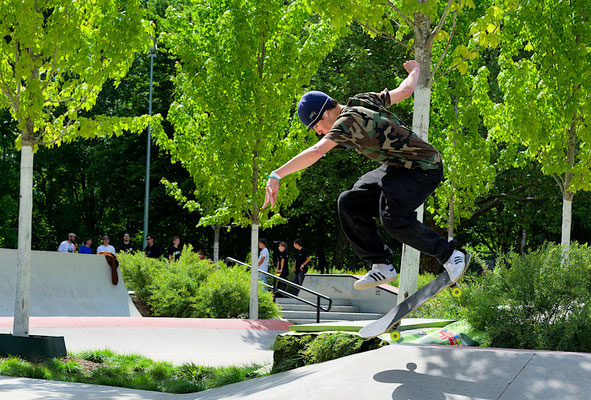 Skater im Grünen; Foto: Bernhard Forster