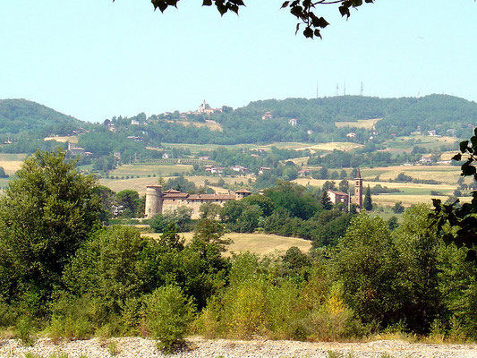 Panoramica sul castello di Rezzanello e antenne