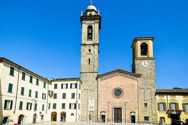 BOBBIO,piazza Duomo