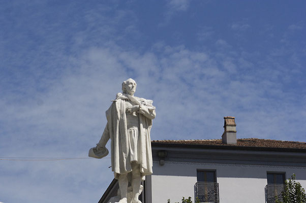 BETTOLA, statua di Cristoforo Colombo