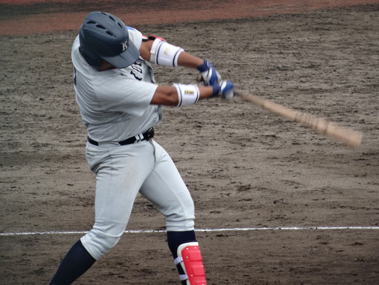 ホームラン打線に火を点けた 片山勢三選手(経2:門司学園高校)