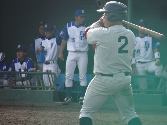 ５打数４安打４打点と大活躍の２年生・片山勢三選手（経２：門司学園高校）