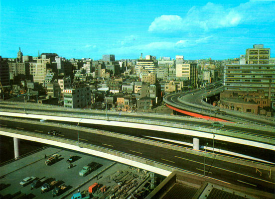 新装なる高速道路