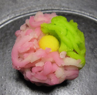 「菊日和（きくびより）」きんとん製：笹屋吉清