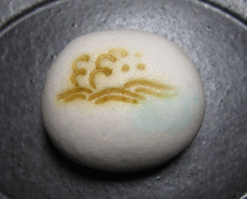 「磯遊（いそあそび）」薯蕷製：豊島屋