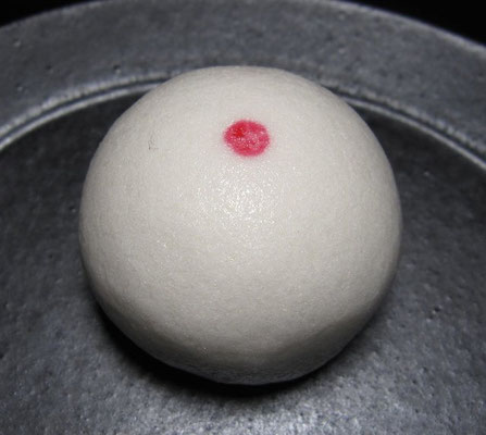 「笑顔饅（えがおまん）」薯蕷製：とらや