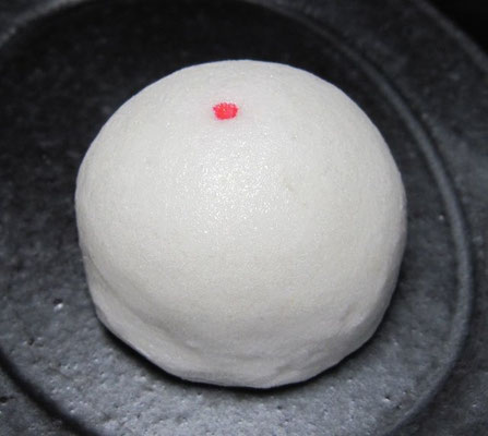 「笑顔（えがお）」薯蕷製：鶴屋八幡