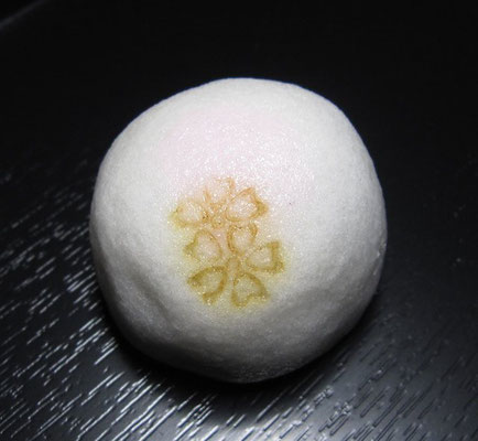 「初桜（はつざくら）」薯蕷製：福壽堂秀信