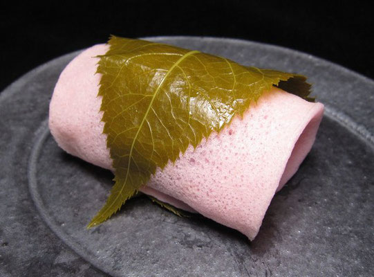 「桜餅（さくらもち）」：桃太郎