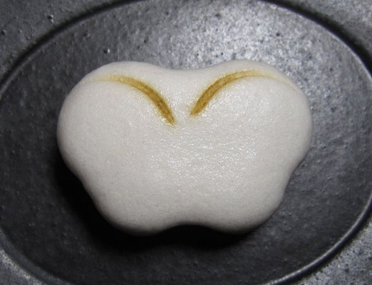 「春の夢（はるのゆめ）」薯蕷製：とらや
