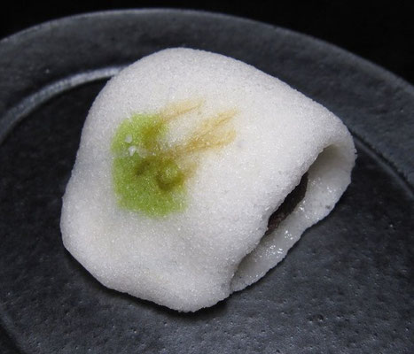 「濡れ燕（ぬれつばめ）」薯蕷製：両口屋是清