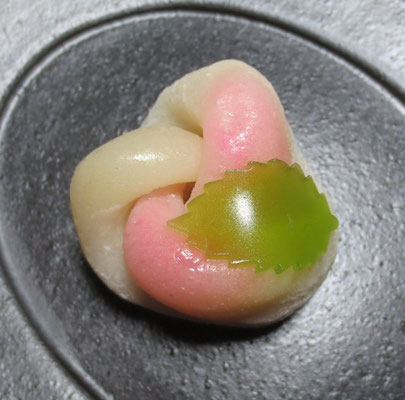 「薔薇（ばら）」求肥製：もみぢ