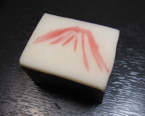 「赤富士（あかふじ）」羊羹製：文の助茶屋