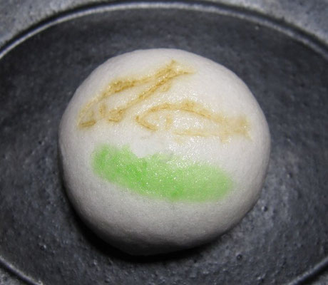 「清流（せいりゅう）」薯蕷製：鶴屋八幡