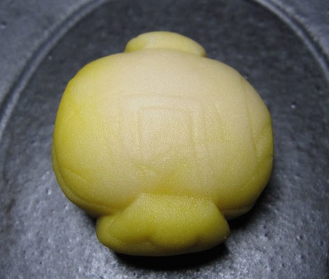 「宝づくし（たからづくし）」煉切製：森八