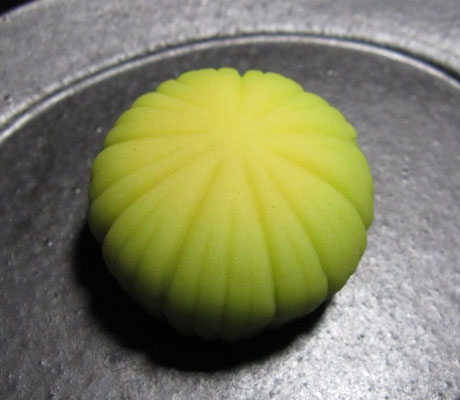 「蕗のとう（ふきのとう）」煉切製：東宮