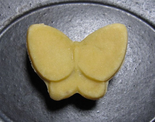 「蝶々（ちょうちょう）」黄身餡製：そえ田